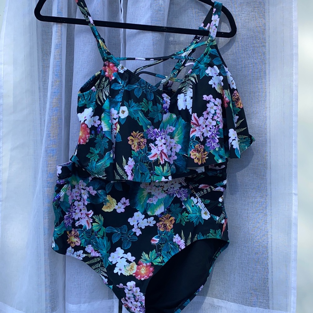 High waisted Bikini size 2 torrid NEVER WORN